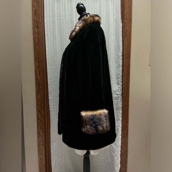Tally-Ho Outerwear Soft Black Long Sleeve Faux Fur Button Front Coat size M - Picture 3 of 12